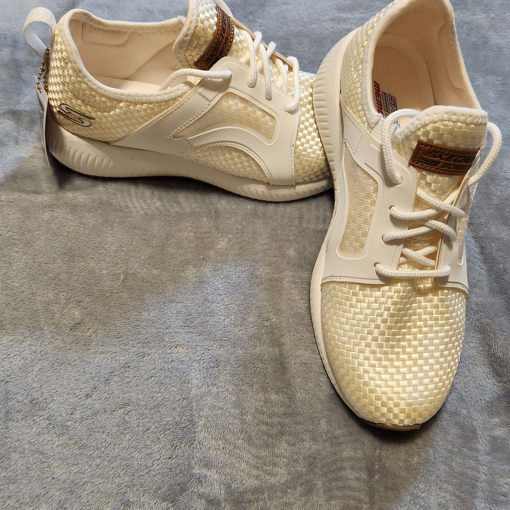 Skechers Cream and Gold Sneakers
